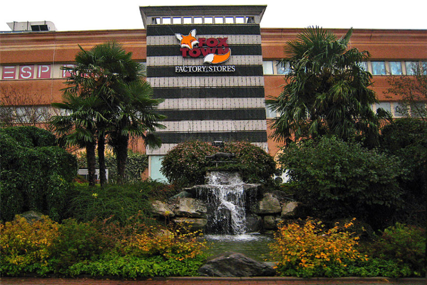 【欧洲最大奥特莱斯-瑞士疯狂血拼一日游】瑞